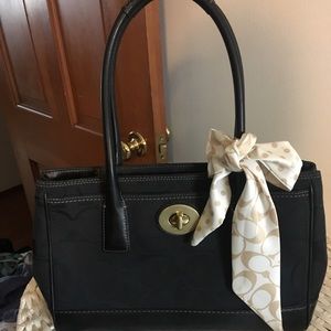 Authentic Coach purse. Great size for on the go!